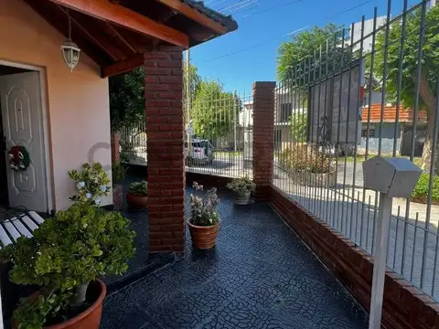 CASA EN VENTA 3 DORMITORIOS, LA PLATA TOLOSA