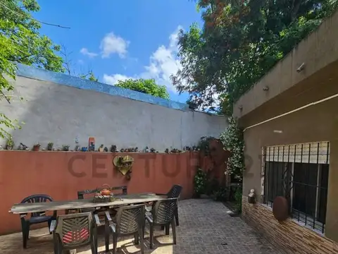 Venta Casa 4 ambientes Hurlingham ( permuta )