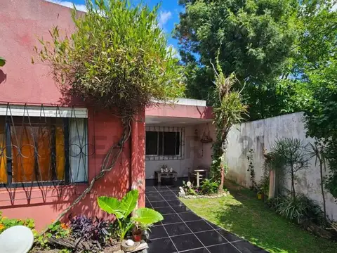 Venta Casa 4 ambientes Hurlingham ( permuta )