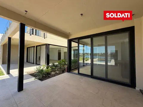 Casa 6 ambientes con 4 baños