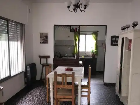 CASA GRAN LOTE + DEPARTAMENTO. BANFIELD