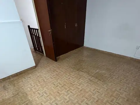 Depto Tipo Casa 5 ambientes con 1 baño