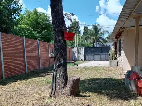 Casa En Lote Propio Con Gran Fondo Y Pileta