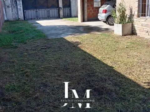 Casa En Lote Propio Con Gran Fondo Y Pileta