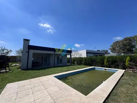 Casa 4 ambientes con 2 baños