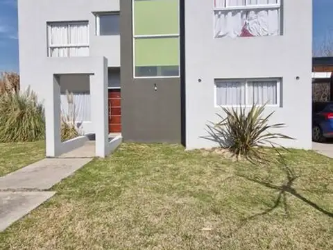 VENTA - CASA - BARRIO SAN MARCO - AL AGUA - 5 AMBIENTES