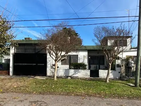 CASA EN BARRIO LAS ACACIAS