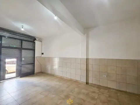 Local en alquiler, excelente zona comercial de Villa Lugano - Av. F. F. de la Cruz al 6400