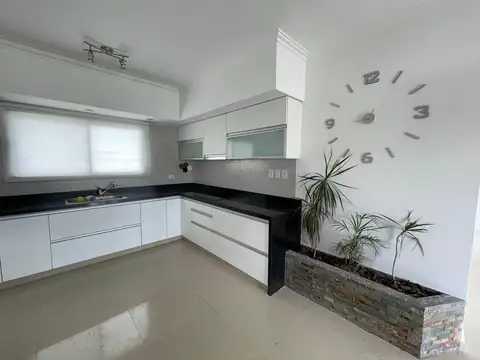 Casa en Alquiler de 4 dormitorios