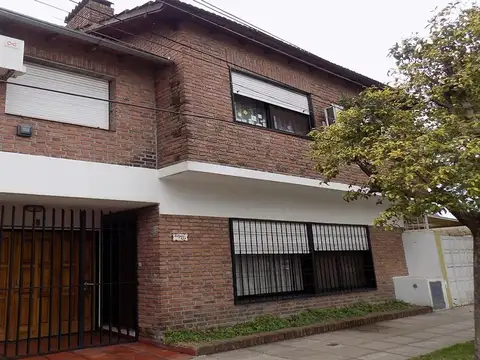 CHALET 5 AMBIENTES – PARQUE QUIRNO