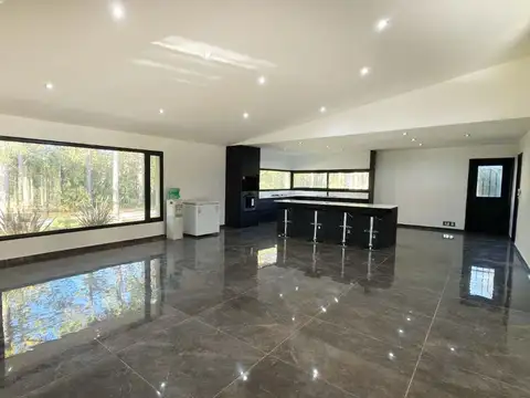 Casa 7 ambientes con 4 baños