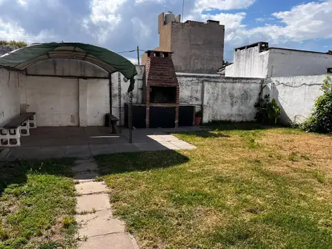 VENTA CASA LOS ROBLES 5 DORMITORIOS APTA CREDITO