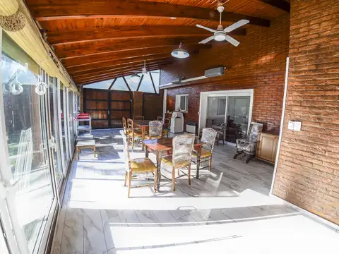 Casa 4 ambientes con 2 baños