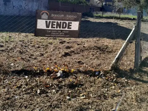Venta terreno en Estado de Israel y 25 de Mayo