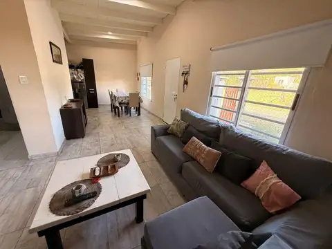 Casa 4 ambientes con 2 baños