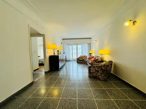 Departamento de tres ambientes con dependencia en alquiler 24 meses