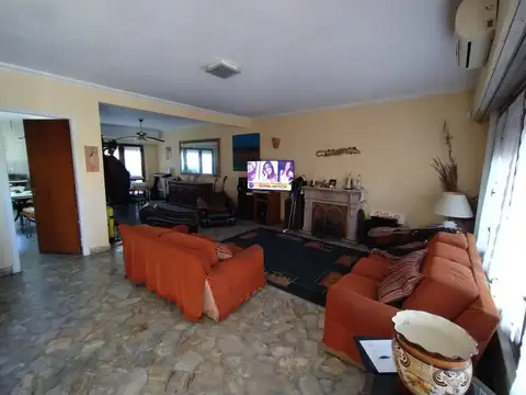 Casa 5 ambientes con 3 baños