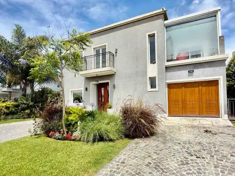 Casa 6 ambientes con 3 baños