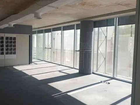 Oficina en Alquiler con 1 cochera