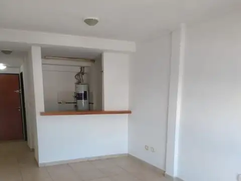 ALQUILER MONOAMBIENTE CON COCHERA EN 16 Y 35