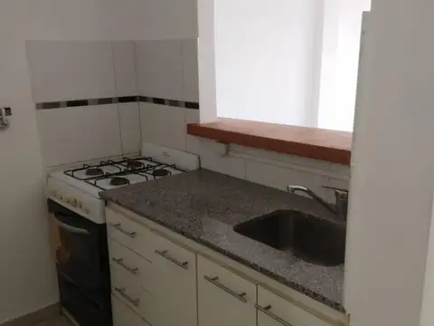 ALQUILER MONOAMBIENTE CON COCHERA EN 16 Y 35