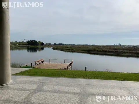 Oficina en Alquiler con 20 cocheras