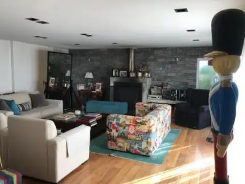 Casa en venta - 3 Dormitorios 2 Baños - Mendiolaza