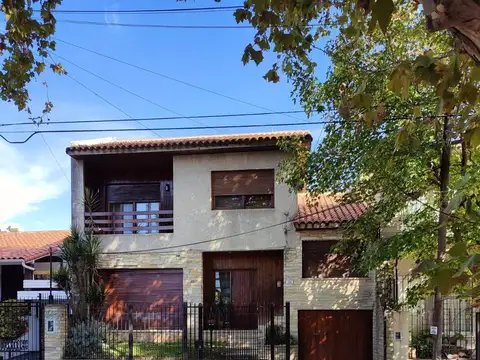 Casa 5 Amb en Villa Ballester, cochera y quincho