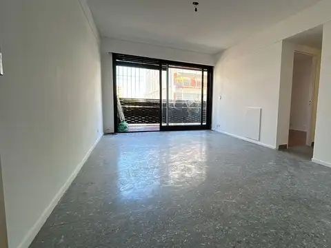 Muy buen departamento en alquiler - baño y toilete - piso alto muy luminoso