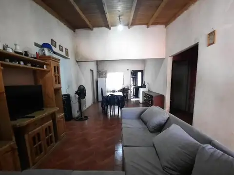 Casa 4 ambientes con 1 baño
