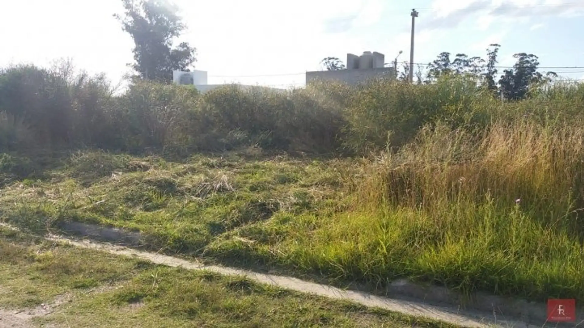 Lote 158m² en Barrio Universitario III, tranquilo y en crecimiento