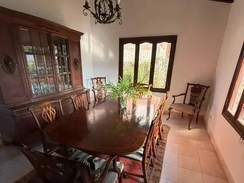 Casa en Alquiler con 4 cocheras