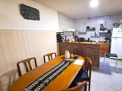 Casa en  venta Multifamiliar con cochera 6 ambientes en Villa Ballester