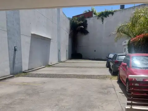 Cochera ubicada a 200 mts de Av. Nazaca