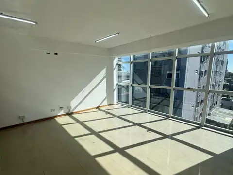 Oficina en Alquiler en Ramos Mejia, $ 640.000
