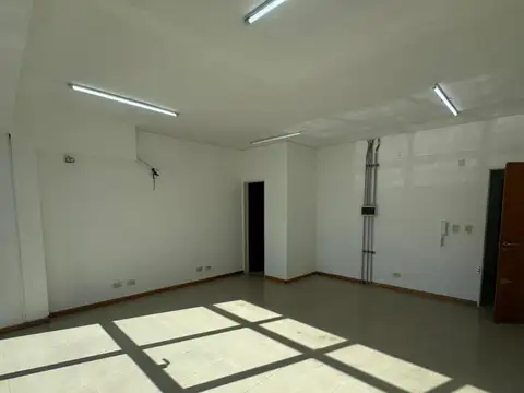 *  ALQUILER OFICINA EN ZONA CÉNTRICA RAMOS MEJÍA * APTO TODO DESTINO* A  2 CUADRAS ESTACION  *