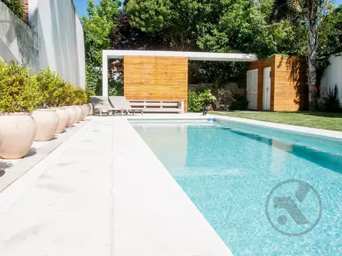 Casa en Venta con 4 cocheras