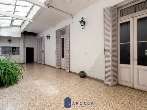 CASA - VENTA - PATERNAL - A RECICLAR - 4 AMB - LOCAL - DEPENDENCIA - TERRAZA
