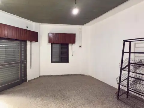 Local en Alquiler en Parque San Martin, $ 250.000