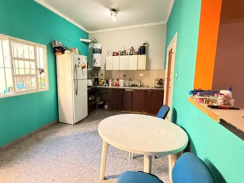 CASA MULTIFAMILIAR 7 AMBIENTES CON DOBLE INGRESO Y TERRAZA. IDEAL 2 FAMILIAS O RENTA POTENCIAL, VILLA BALLESTER