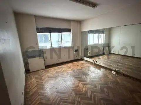 Esmeralda 900, Piso 0