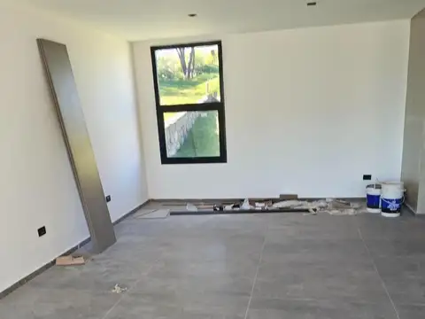 Casa 4 ambientes con 3 baños
