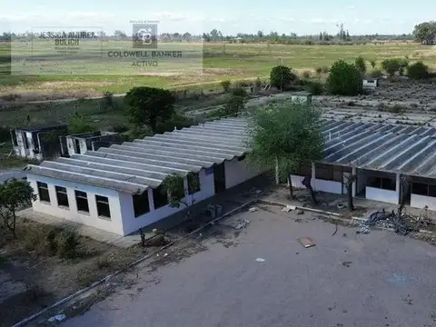 VENTA EDIFICIO COMERCIAL,INDUSTRIAL,SERVICIOS A RECICLAR EN GRAN TERRENO DE 4 HECTAREAS