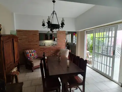 VENTA PH PLANTA BAJA-PATIO-TERRAZA -QUINCHO