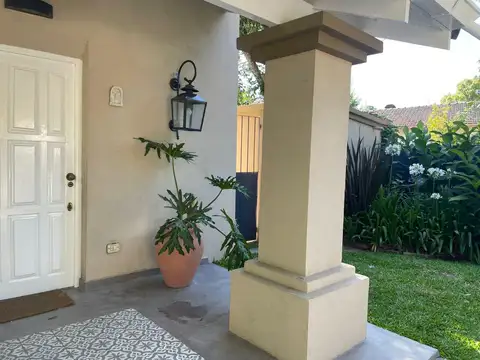 Casa 6 ambientes con 4 baños