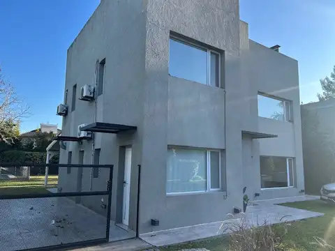 Moderna casa en alquiler en Ombúes de Hudson