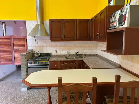 Casa en Venta con 3 cocheras