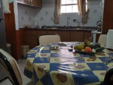 Lindo Chalet 4 Amb en Venta