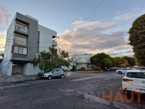 Cochera en Área Centro Oeste