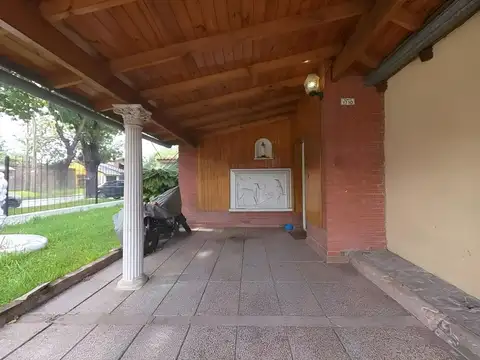 Casa 5 ambientes con 2 baños